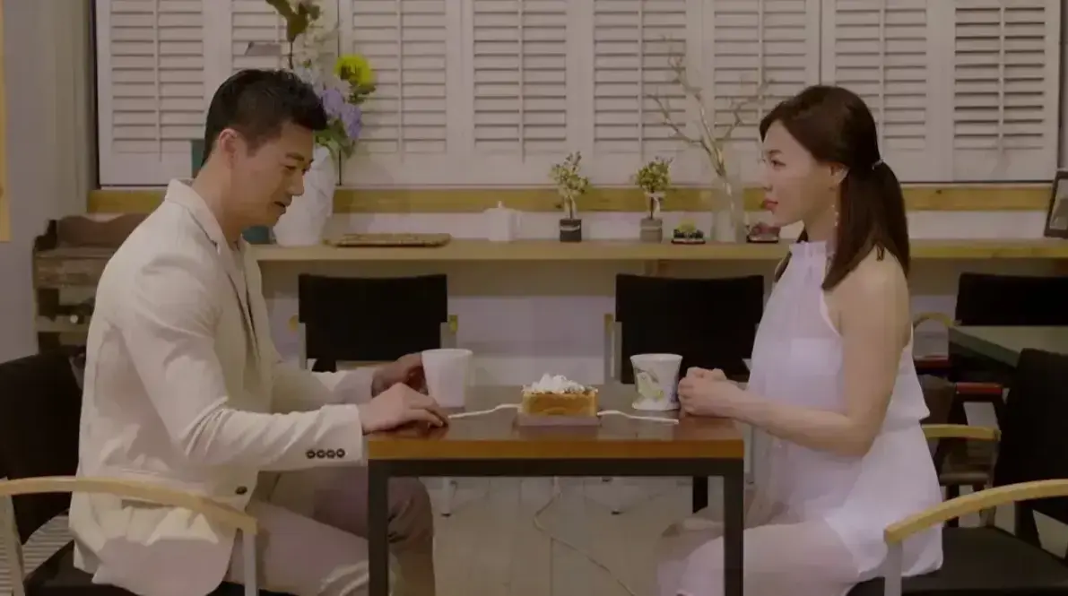 《邻居家妻子》韩国电影未删减1080P韩语中字高清在线观看-我邻居的老婆完整版百度网盘夸克迅雷下载-邻居家妻子无删减资源免费看