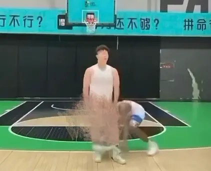 《牛教练的裤子》1080P高清画质免费观看-牛教练的裤子无广告在线播放-黑哥扯裤甩圈牛教练满场追