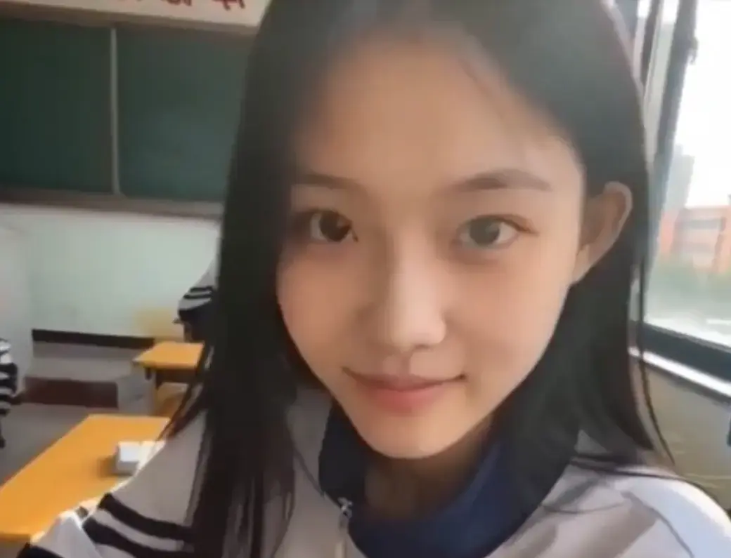 《我的十八岁女友》无删减版免费在线观看-黄果AI短剧高甜治愈-4K蓝光画质-星空影院热播